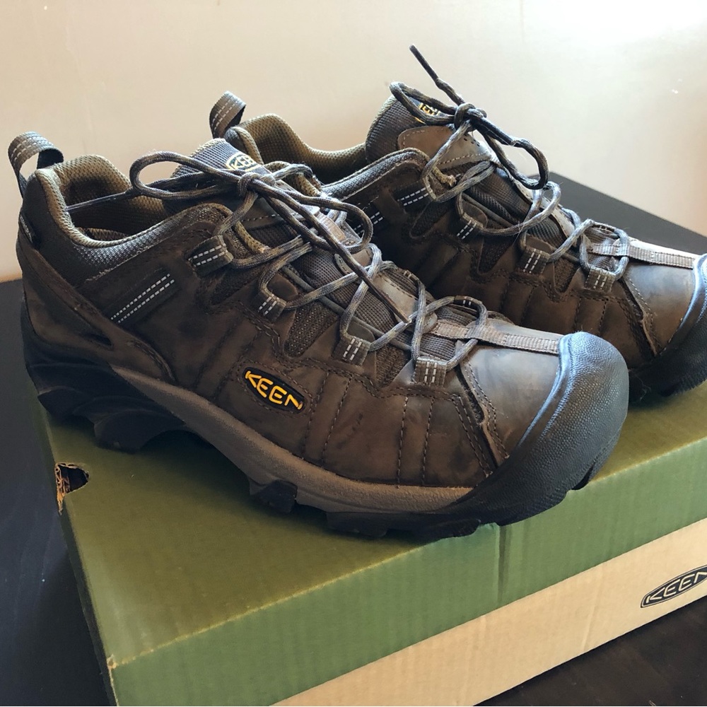 KEEN Taghee II Low wide hiking shoe men’s size 10.5 wide Canteen/Dark Olive